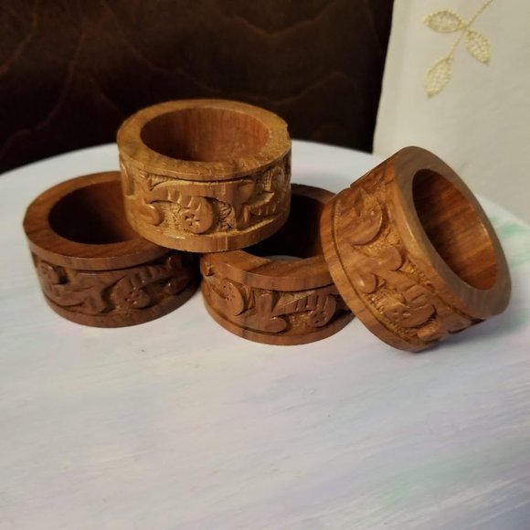 Vintage Set of 4 Carved Wooden Napkin Rings - Picture 1 of 9